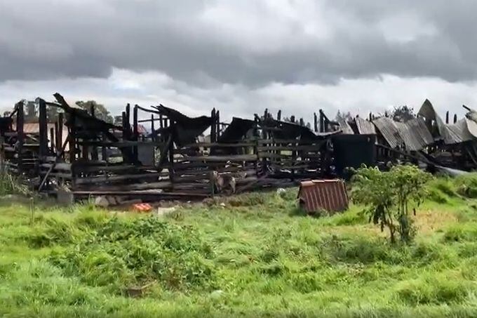 Incendio en Chía (Cundinamarca) dejó cinco perros muertos y un establo destruido