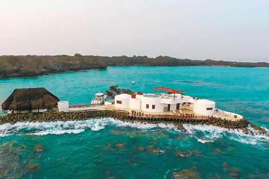 Isla Pelicano está entre arrecifes coralinos y aguas cristalinas. / Cortesía: Pequeños Hoteles con Encanto by Prestige