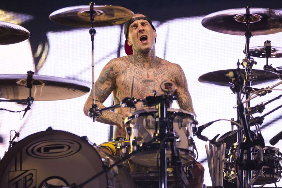 Travis Barker, baterista de Blink 182,  se sometió a una cirugía por una lesión en una de sus manos.