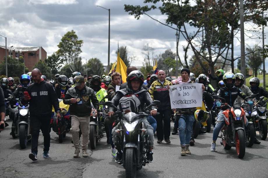 Protesta de motociclistas en Bogotá por las restricciones de parrillero impuestas por la Alcaldía de Bogotá