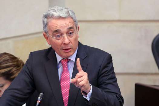 Expresidente Álvaro Uribe Vélez, investigado por supuestamente haber intentado torcer testigos para que declararan a favor suyo en denuncias por paramilitarismo. 