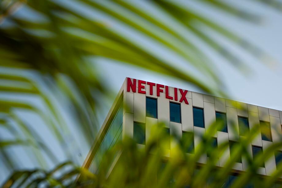 Netflix preocupa a sus usuarios con el anuncio de cobros adicionales por contraseñas compartidas.