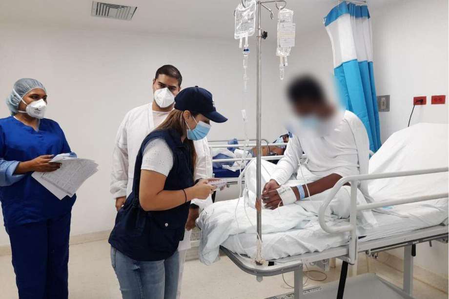 Los migrantes estás siendo atendidos en centros hospitalarios pues fueron encontrados con quemaduras y principios de hipotermia.