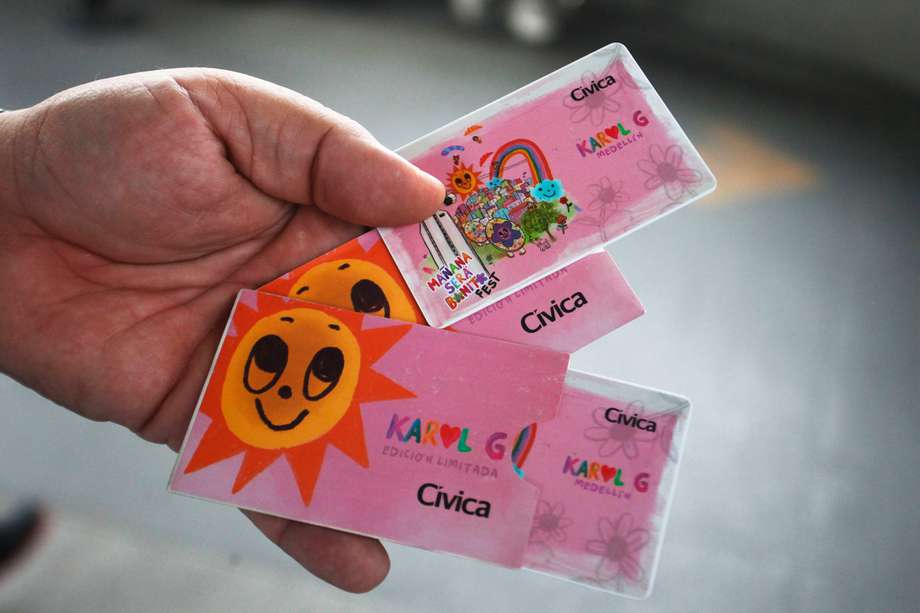 El metro de Medellín sacó un diseño especial de la tarjeta Cívica, alusivo al concierto de Karol G. 