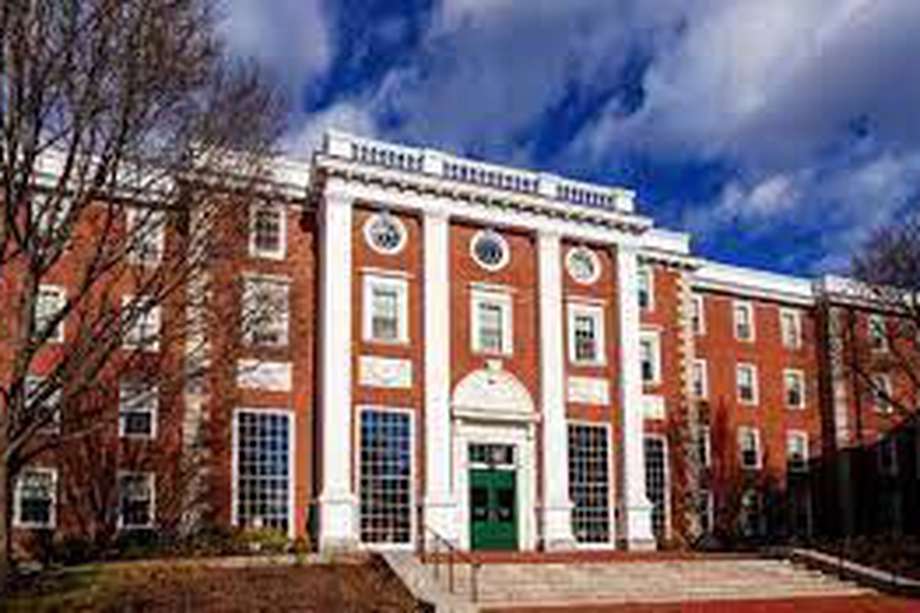 Harvard, como se le conoce comúnmente a esta institución educativa, fue fundada el 8 de septiembre de 1636, lo que la hace la más antigua de Estados Unidos.