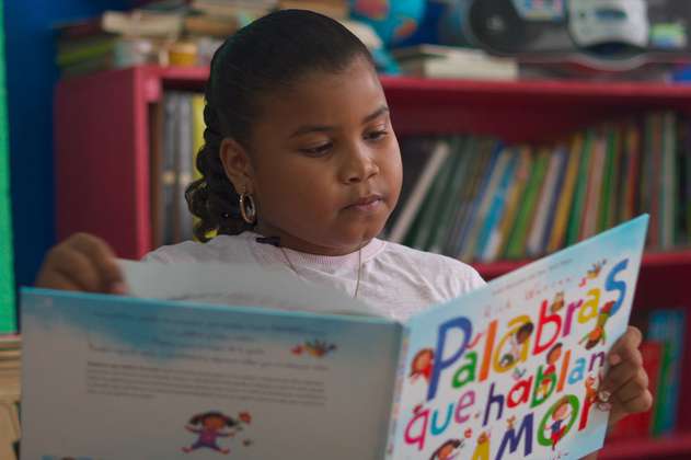 Un club de lectura infantil en uno de los barrios más violentos de Buenaventura