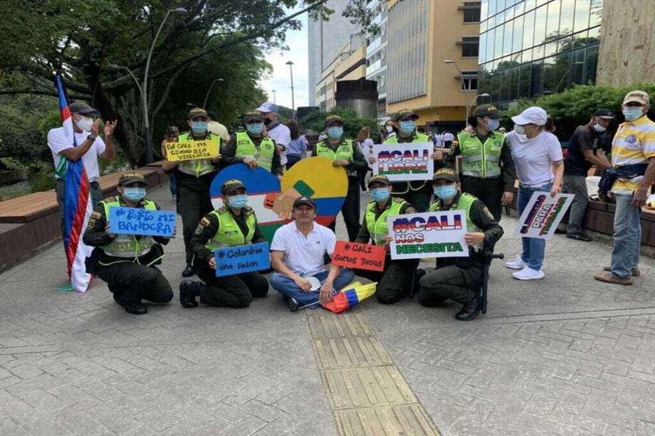 Los manifestantes han mostrado su apoyo a la Fuerza Pública.