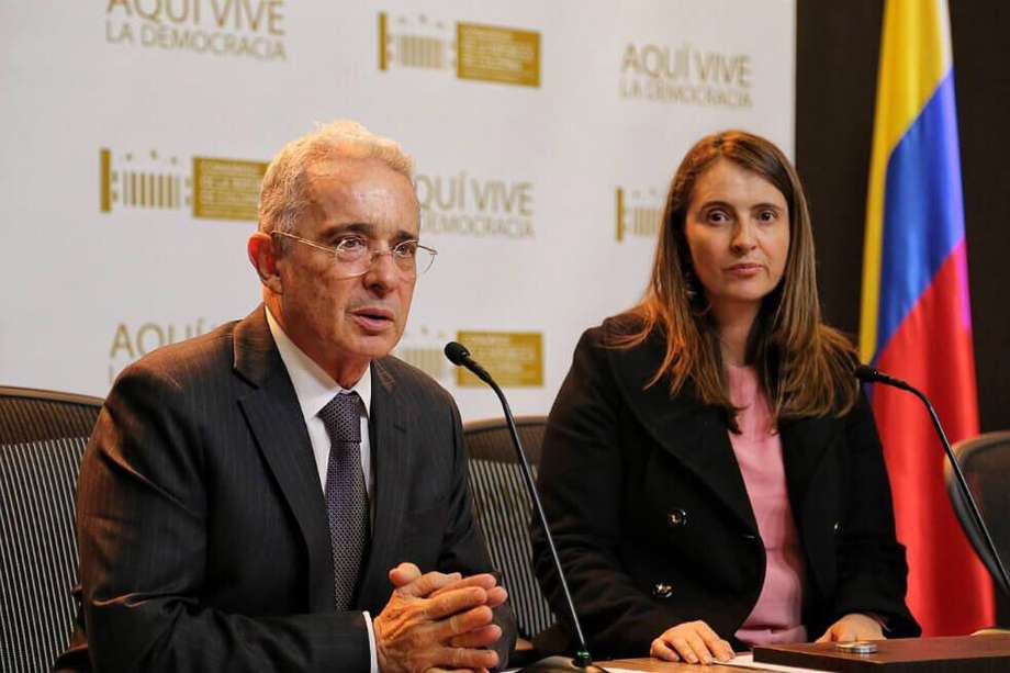 Los senadores Álvaro Uribe y Paloma Valencia son los que más han insistido en modificar la JEP para crear una sala especial que juzgue a la Fuerza Pública.