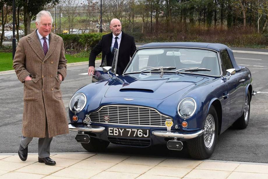El príncipe Carlos recibió el carro como regalo en sus 21 años