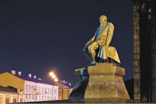 En su honor se inauguró el Museo Dostoyevski en 1971, en el apartamento donde el autor habitó durante sus últimos años de vida.