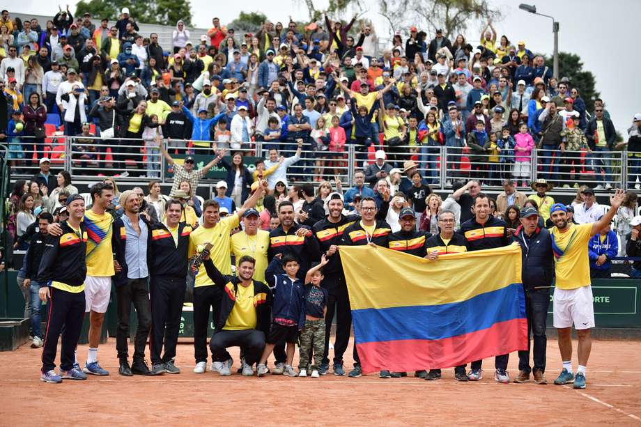 El equipo colombiano después de derrotar a Turquía en la Copa Davis. 