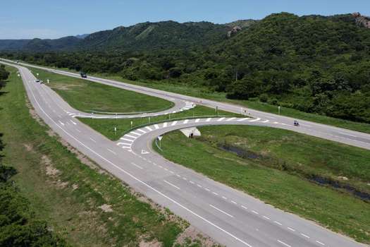Imagen de un nuevo tramo de 18 kilómetros de doble calzada en la vía Valledupar-Bosconia del proyecto Ruta del Sol 3. (Imagen de referencia).