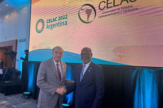 La reunión entre los ministros Leyva (izq.) y Geneus se dio en el marco de la cumbre de la Comunidad de Estados Latinoamericanos y Caribeños (Celac).