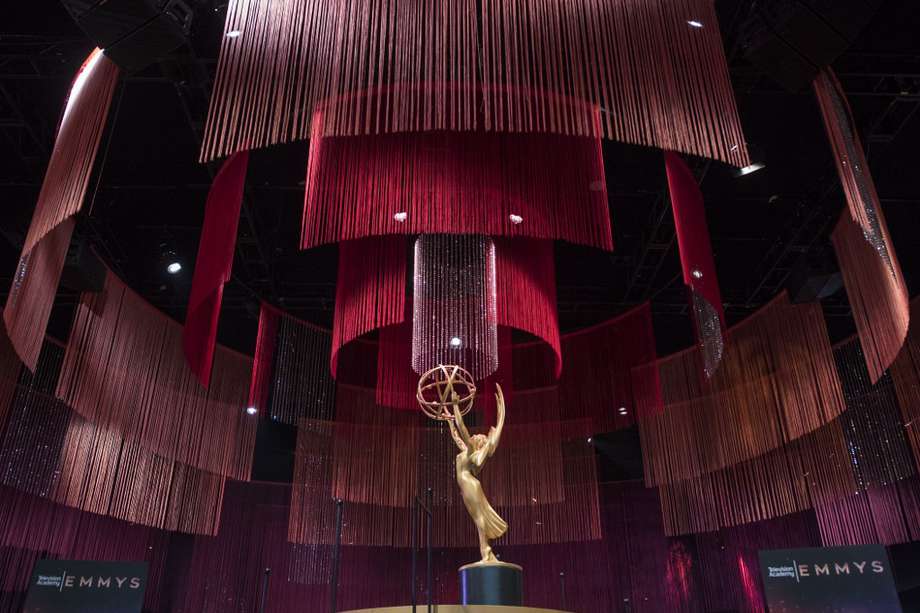 Los premios Emmy son organizados por la Academia de Artes y Ciencias de la Televisión.