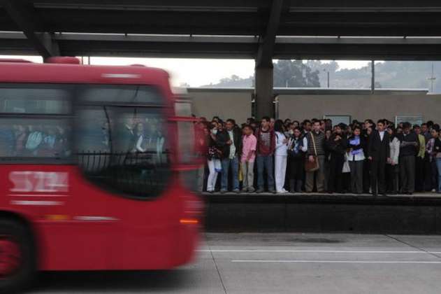 Congestión en Transmilenio, consecuencia de marcha de universitarios