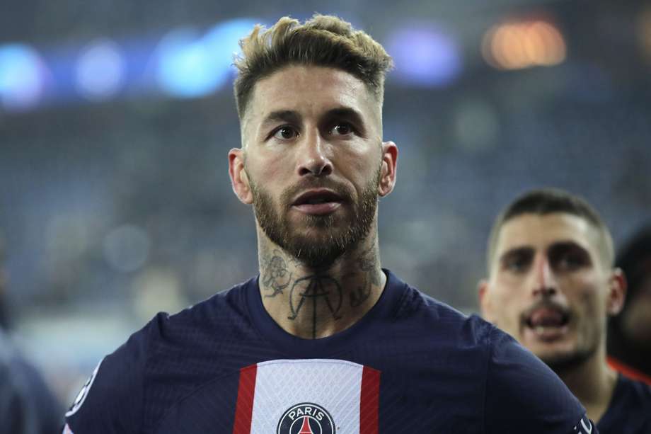 Sergio Ramos del PSG reacciona tras el partido de ida de octavos de final de la UEFA Champions League entre el Paris Saint-Germain y el Bayern de Múnich en París, Francia, el 14 de febrero de 2023. (Liga de Campeones , Francia)