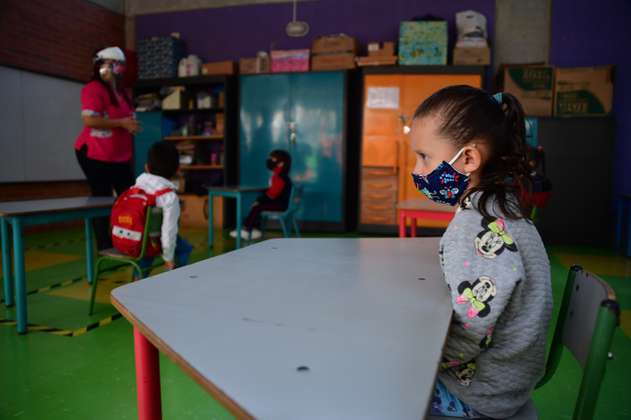 Los docentes en Colombia (y América Latina) se rajan en su formación