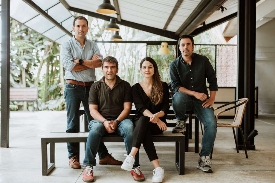 Los 4 fundadores que crearon B2Chat: Pedro Jaramillo, Víctor Saldarriaga, Pamela Richter y Jaime Andrés Gutiérrez.