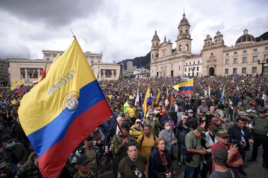 En mayo de este años, miles de veteranos de la Fuerza Pública se concentraron en la Plaza de Bolívar de Bogotá. Una de sus peticiones fue el pago de la mesada 14.