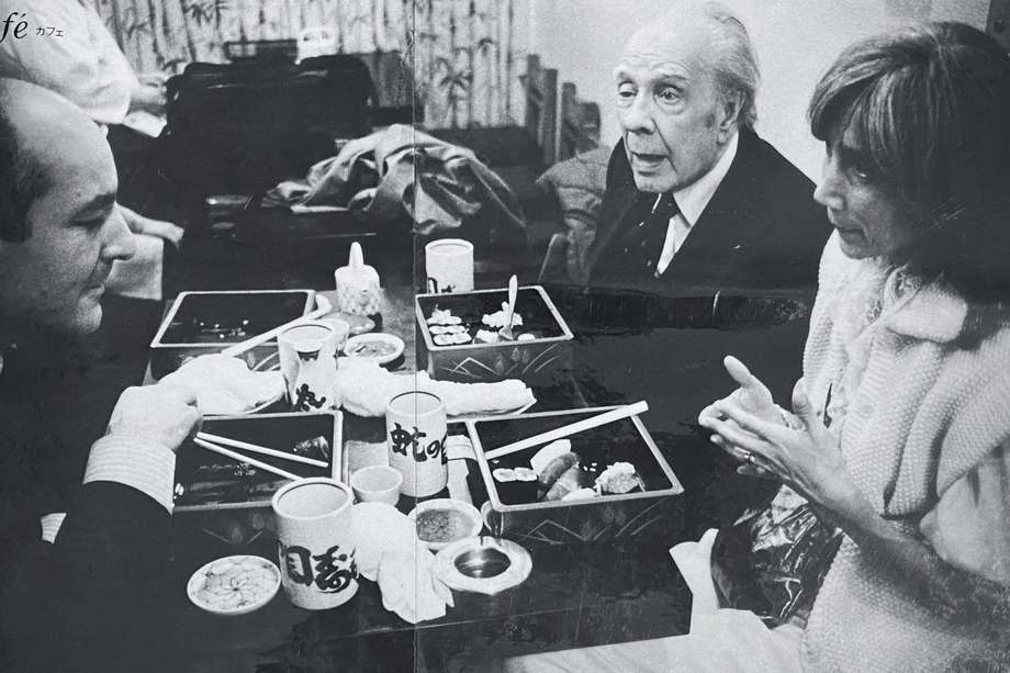 Jorge Luis Borges, María Kodama y el corresponsal de la Agencia Efe en Tokio en 1984, David Corral, en un restaurante de sushi. / Foto Gonzalo Robledo