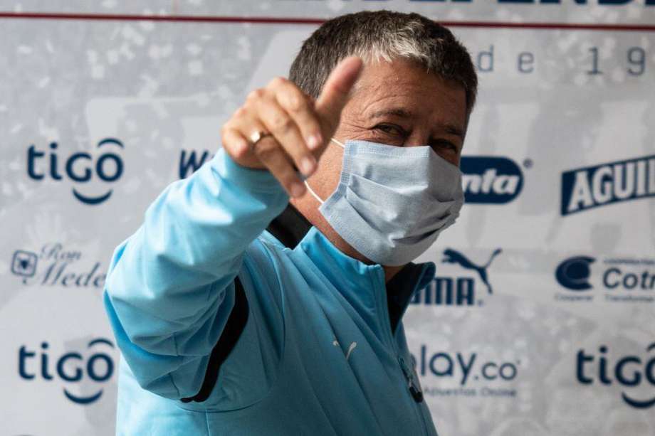 El técnico Hernán Darío 'Bolillo' Gómez está aislado y tiene síntomas leves de coronavirus.