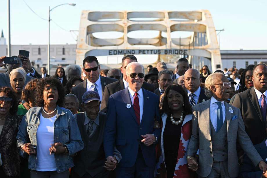 En Selma, Alabama, no solo se escucharon gritos que decían “Amamos a Joe” o “Tráelo a casa”, sino que una encuesta reciente muestra que la mayoría de los votantes de raza negra creen que Biden debería postularse nuevamente a la Presidencia.