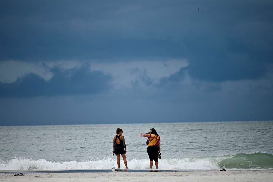 Los ciudadanos de Florida se preparan para la llegada del huracán Idalia.