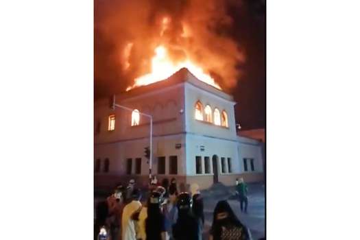 En la noche de este martes se reportó un incendio en el Palacio de Justicia de Tuluá.