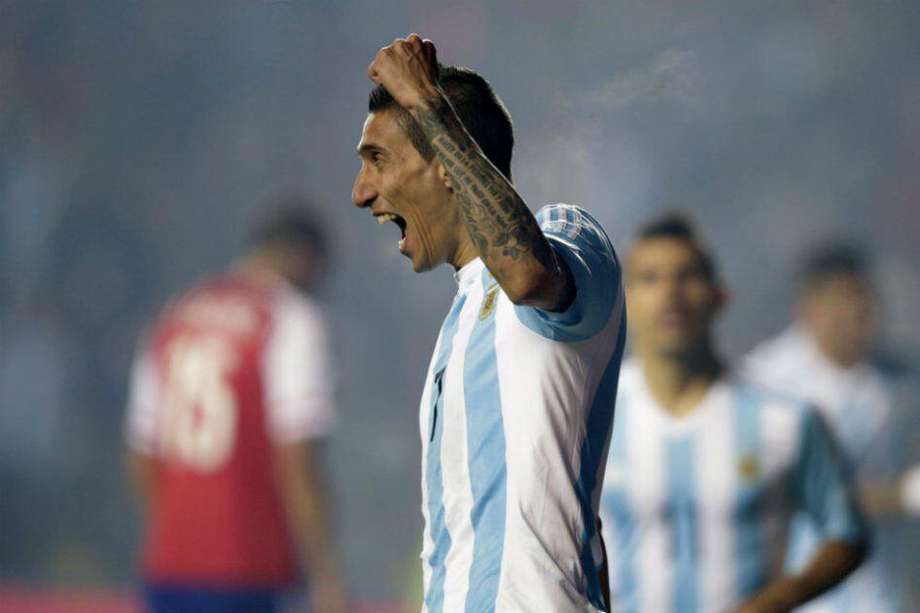 El centrocampista argentino Ángel Di María celebra su segundo gol, durante el partido Argentina-Paraguay, de semifinales de la Copa América de Chile. /EFE