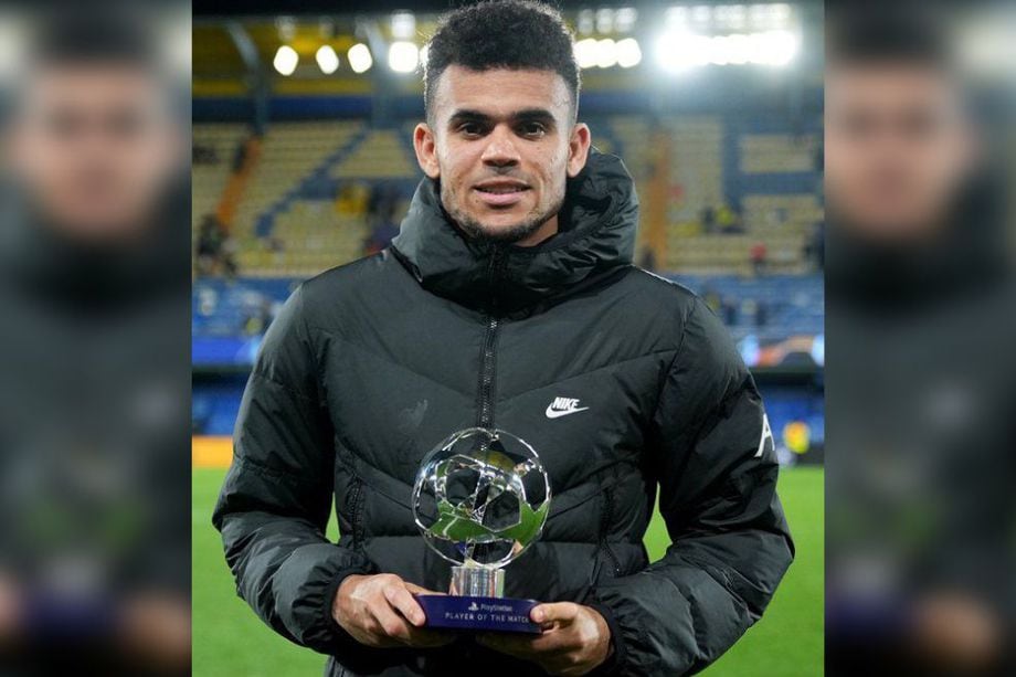 Luis Díaz con el premio al mejor jugador del partido // Twitter Liverpool