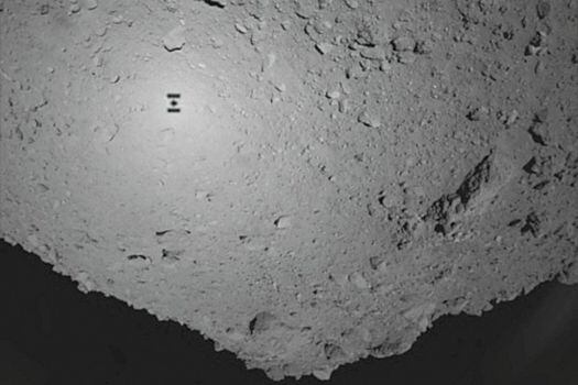 Hayabusa2 sobre el asteroide Ryugu. / JAXA