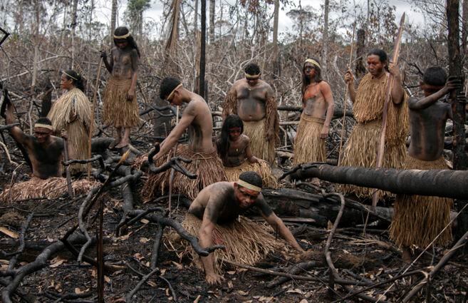 Los Mura, se lamentan por los incendios provocados por madereros ilegales y acaparadores de tierra. Durante la pandemia 8 kilómetros cuadrados de sus tierras fueron deforestados.