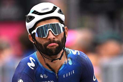 Fernando Gaviria sigue aguantando en el pelotón del Giro de Italia 2023.