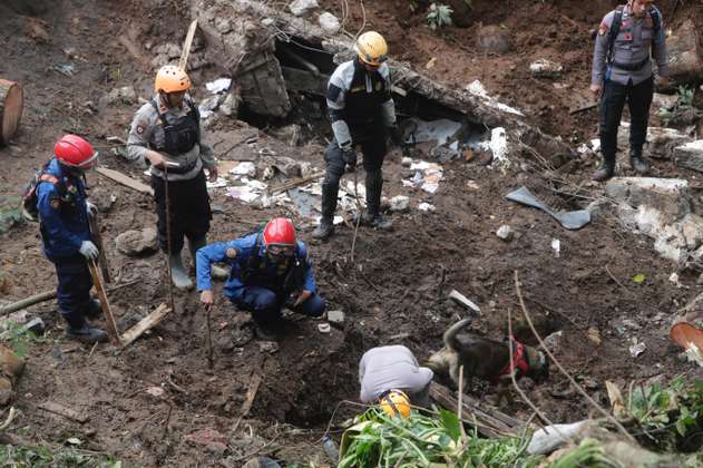 Terremoto en Indonesia: niño de cinco años sobrevivió dos días entre los escombros
