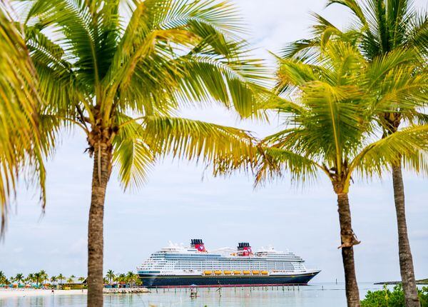 El Disney Wish navegará su temporada inaugural de cruceros de tres y cuatro noches desde su nuevo puerto base de Puerto Cañaveral, Florida. Cada navegación incluye una parada en la isla paradisíaca privada de Disney, Castaway Cay.Matt Stroshane. Cortesía Disney Cruise Line.