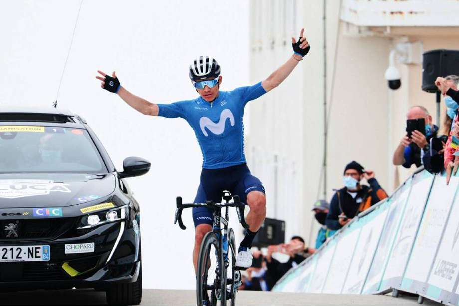 Miguel Ángel López celebra su victoria en el Mont Ventoux y su segundo título de la temporada.