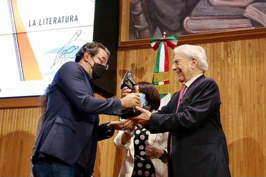 Juan Gabriel Vásquez es el ganador del IV Premio de Novela Mario Vargas Llosa.