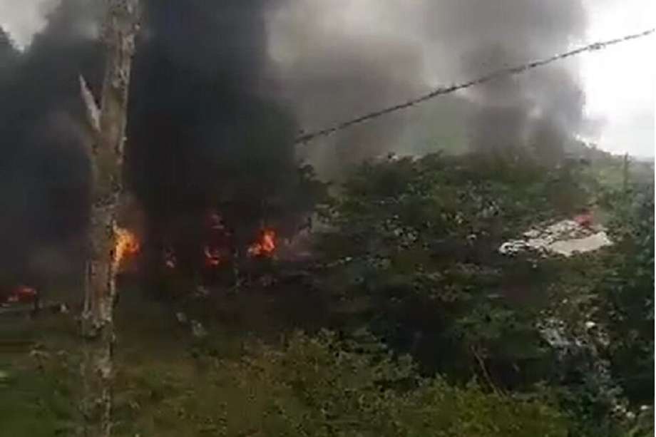 El 20 de agosto un vehículo de EPM se volcó y generó un incendio cerca a Guatapé.