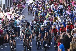 Giro de Italia se solidariza con los corredores afectados por el veto de la guerra