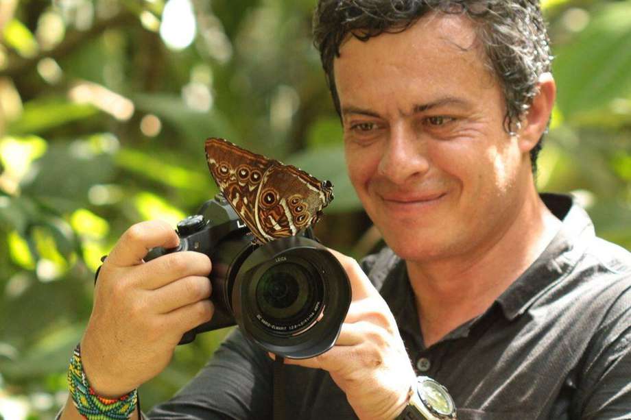 Fredy Montero Abril es el fotógrafo que ha logrado capturar la mayor cantidad de imágenes de mariposas vivas en Colombia.