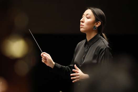 Paola Ávila obtuvo su maestría en Dirección Orquestal en Peabody Conservatory - Johns Hopkins University, bajo la tutoría de Marin Alsop. / Orquesta Filarmónica de Bogotá.