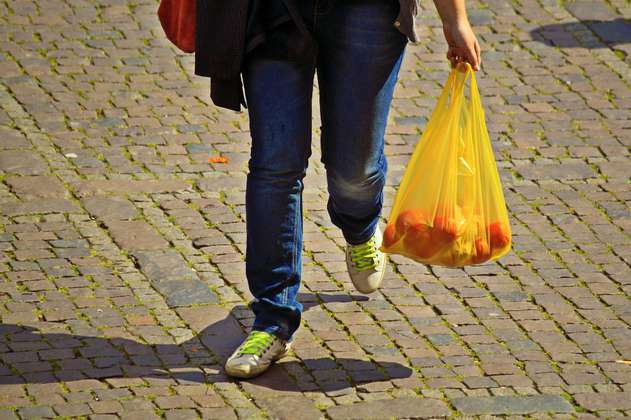 Chile dice adiós a las bolsas plásticas: ningún comercio puede entregarlas