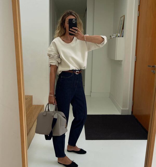 3 outfits básicos y simples para ir a la oficina con lo que ya tienesInstagram @anoukyve
