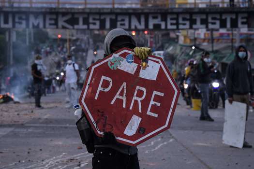 Graffiti "Usmekistan Resiste", en la localidad de Usme en Bogotá. De acuerdo con Temblores ONG, habría 43 víctimas de "violencia homicida" por parte de las autoridades. 
