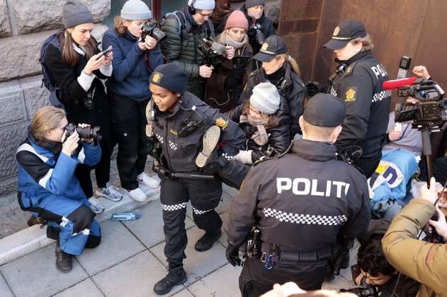 En fotos, así desalojó la Policía a Greta Thunberg de una protesta en Noruega