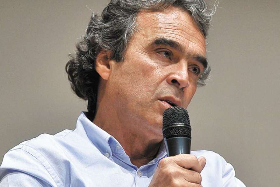 Sergio Fajardo rechazó una posible alianza con Gustavo Petro para 2022 y también se desmarcó del uribismo. 