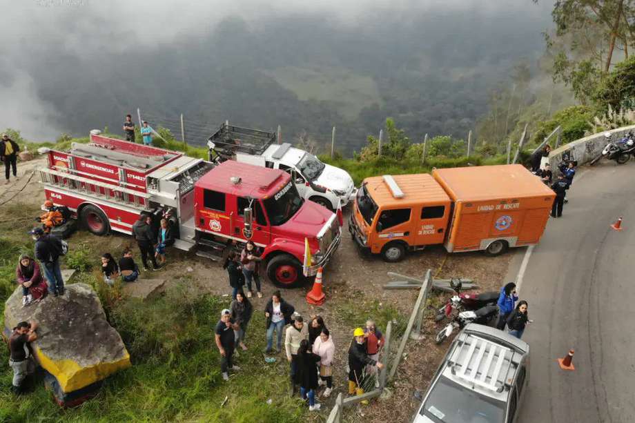 La Defensa Civil Colombiana aseguró que las condiciones climáticas han dificultado la búsqueda de los cuerpos en el Salto del Tequendama.