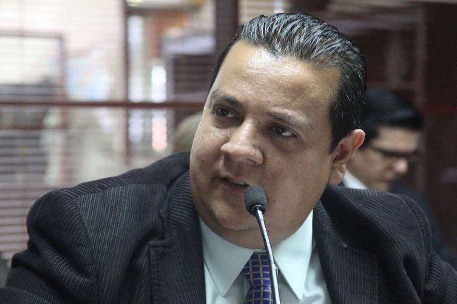 Denuncian detención de Javier Tarazona, director de la ONG Fundamedios, que informó sobre la presencia de guerrilleros colombianos en Venezuela.