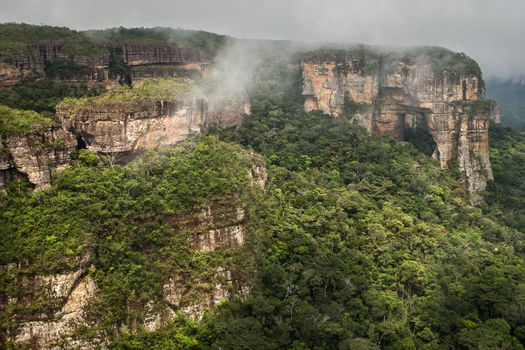 El Parque Nacional Natural de Chiribiquete es el área protegida más grande del sistema de parques naturales de Colombia con una extensión de 2.780.800 hectáreas.