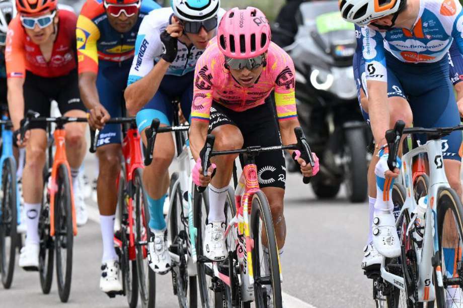 El bogotano Esteban Chaves fue tercero en la primera etapa del Tour de Los Alpes.